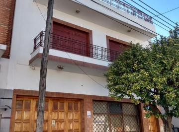 Local comercial · 305m² · 3 Ambientes · 2 Cocheras · Venta en Block. Deposito + Departamento + Local
