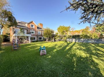 Casa · 1078m² · 9 Ambientes · Casa en Venta en Gran Ubicación de La Horqueta