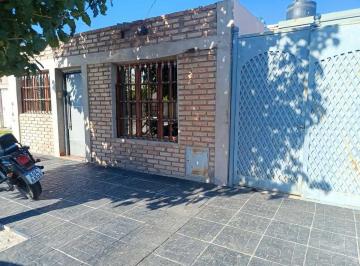 Casa · 80m² · 6 Ambientes · 1 Cochera · Casa en Chimbas, a 500 m de Ruta 40.