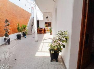 Casa · 197m² · 4 Ambientes · 1 Cochera · Casa 4 Ambientes con Patio Techado Terraza Garage