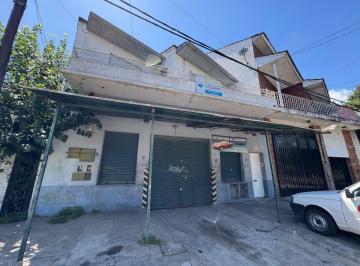 Casa · 294m² · 3 Ambientes · 1 Cochera · Casa 3 Amb + Local 200 m² Cub en Venta Temperley