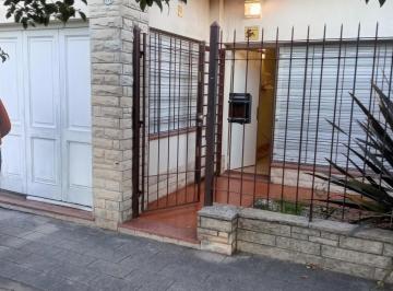 Casa · 160m² · 5 Ambientes · 1 Cochera · Casa en Quilmes Oeste