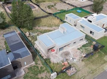 Casa · 150m² · 3 Dormitorios · 2 Cocheras · Venta Casa en Pozo 3 Dorm. - Los Canales de Plottier