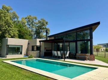 Casa · 223m² · 5 Ambientes · 2 Cocheras · Venta Casa en San Sebastián Área 2 Golf