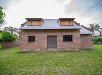 Casa · 140m² · 4 Ambientes · 2 Cocheras · Chalet a Terminar en Venta en Roldan Permuta
