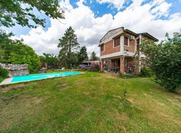 Casa · 200m² · 8 Ambientes · 2 Cocheras · Casa en Venta Funes 1920 m² Sobre Jose Hernandez