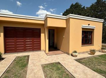 Casa · 135m² · 6 Ambientes · 1 Cochera · Venta Casa 3 Dorm. 2 Baños - Colonia Caroya