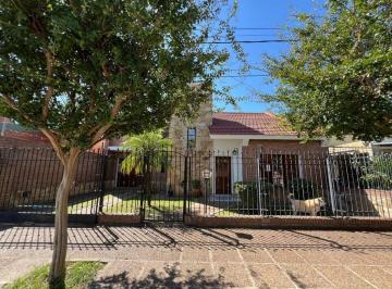 Casa · 232m² · 4 Ambientes · 1 Cochera · Venta Casa 3 Dorm. Villa Argentina
