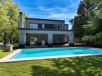 Casa · 152m² · 4 Ambientes · 2 Cocheras · Casa en Venta a Estrenar con Pileta Boca Raton