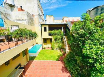 Casa · 319m² · 5 Ambientes · 2 Cocheras · Venta Casa Ramos Mejia 5 Ambientes con Piscina