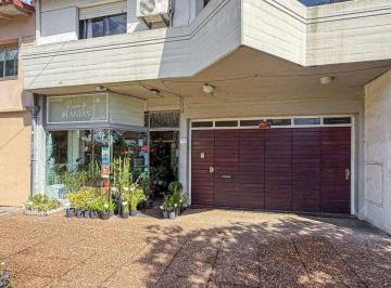 Casa · 230m² · 3 Ambientes · 1 Cochera · Venta Casa con Local Comercial con Garage Pompeya