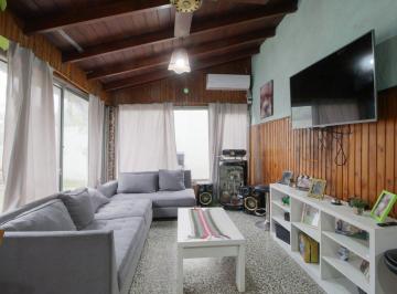Casa · 109m² · 4 Ambientes · 2 Cocheras · Casa en Venta 4 Ambientes Lomas de Zamora Credito