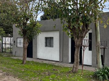 Frente, doble entrada, casa principal y monoambien · Casa con Parque + Local Comercial U Oficina, con Gran Potencial en Villa Vatteon