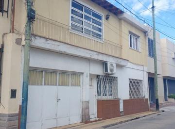 Casa · 156m² · 7 Ambientes · 1 Cochera · Venta Casa con Dpto en Bombal Sur Ideal Inversión