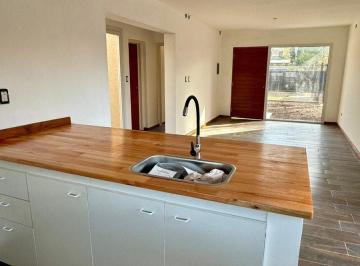 Casa · 78m² · 4 Ambientes · 1 Cochera · Casa en Venta Dos Dorm. Funes Zona 8