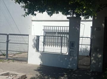 Casa · 55m² · 3 Ambientes · Casa 1 Dorm. con Local Barrio Tablada