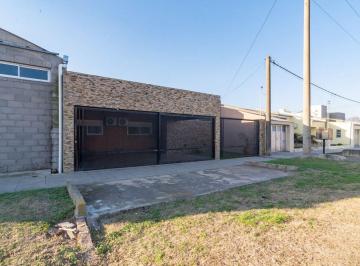 Casa · 160m² · 4 Ambientes · 2 Cocheras · Casa 2 Dorm y Piscina en San Jeronimo del Sauce