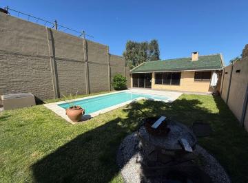 Casa · 195m² · 4 Ambientes · 3 Cocheras · Casa Montegrande Apto Credito Jardin Pileta Garage