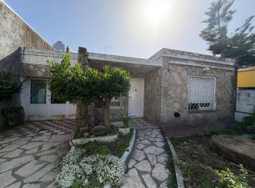 Casa · 86m² · 3 Ambientes · 1 Cochera · Venta Casa 3 Ambientes en Berazategui