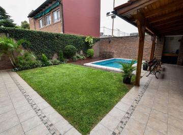 Casa · 289m² · 7 Ambientes · 3 Cocheras · Venta de Casa 4 Dorm. con Pileta