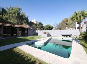 Casa · 274m² · 5 Ambientes · 3 Cocheras · Casa 4 Amb con Quincho y Pileta en Ciudad Evita