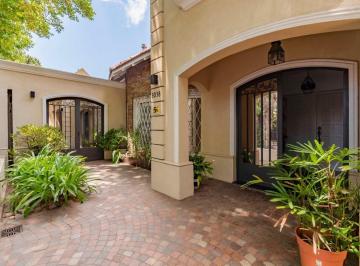 Casa · 326m² · 5 Ambientes · 2 Cocheras · Casa en Venta 5 Amb. Ballester + Cochera + Pileta