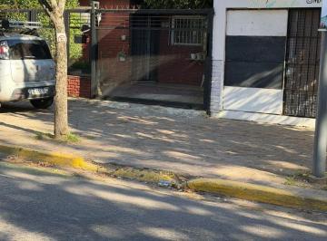 Casa de 5 ambientes, Berazategui · Casa con Local, Departamento Interno y Quincho – Gran Potencial Familiar y Comercial
