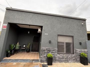 Casa · 94m² · 4 Ambientes · 1 Cochera · Venta Casa Padua 3 Ambientes + Departamento 2 Amb