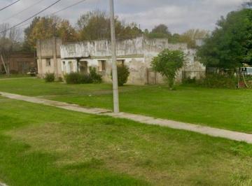 Casa · 216m² · 4 Ambientes · 1 Cochera · Venta de Casa a Refaccionar con Gran Lote - Torino