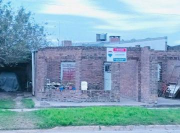 Casa · 80m² · 4 Ambientes · Venta de Casa Sobre Ruta 10 - Sarmiento