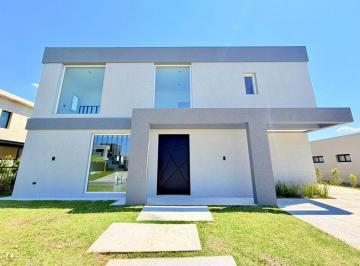 Casa · 250m² · 5 Ambientes · 2 Cocheras · Venta Casa 5 Amb Riberas Puertos a Estrenar Pileta