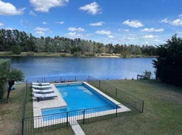 Casa · 247m² · 5 Ambientes · Venta Casa a La Laguna Santa Catalina, Villanueva