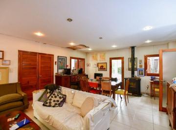 Casa · 190m² · 7 Ambientes · 1 Cochera · Casa en Venta City Bell Parque Pileta