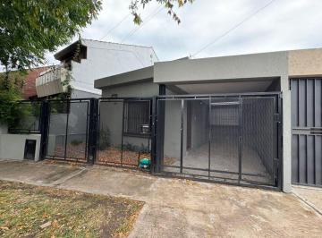Casa · 97m² · 4 Ambientes · 1 Cochera · Venta Casa 4 Amb con Patio y Cochera en Ituzaingo