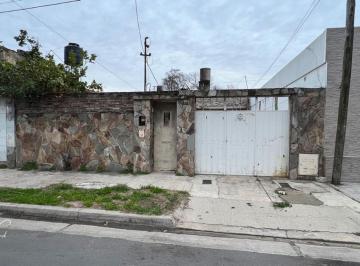 Casa · 97m² · 4 Ambientes · 1 Cochera · Oportunidad Venta 3 Dormi a Refaccionar