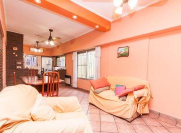 PH · 168m² · 3 Ambientes · Excelente PH 3amb. C/patio. Quincho. de 168 M&sup2;,lanus!