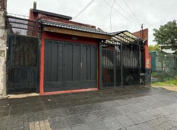 Casa · 249m² · 4 Ambientes · 1 Cochera · Casa 4 Amb. con Cochera y Deposito en Ballester