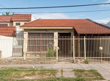 Casa · 90m² · 3 Ambientes · Veta Casa 3amb. C/parque El Palomar