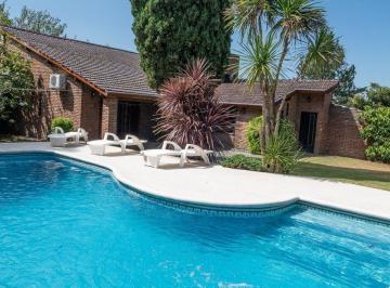 Casa · 343m² · 8 Ambientes · 2 Cocheras · Venta Casa 4 Dormit Pileta Jardin Don Torcuato