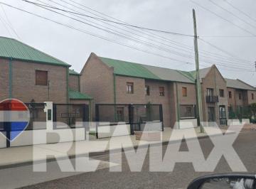 PH · 60m² · 4 Ambientes · 1 Cochera · Duplex en Barrio Roca