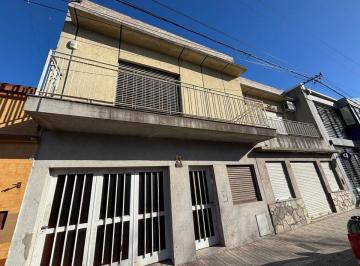 Casa · 205m² · 6 Ambientes · 1 Cochera · Local + Vivienda con Gran Potencial