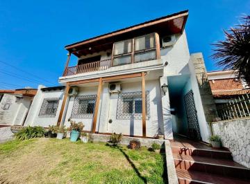 Casa · 413m² · 12 Ambientes · 4 Cocheras · Venta Casa Multifamiliar Jardin y Cochera Wilde