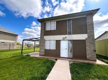 Casa · 82m² · 4 Ambientes · 1 Cochera · Venta Casa Timbues 3 Dorm. Apta Credito
