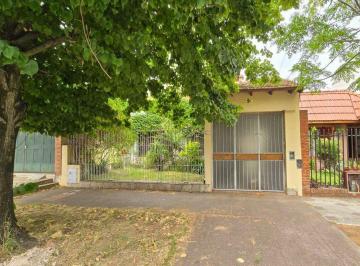 Casa · 228m² · 5 Ambientes · 1 Cochera · Casa en Venta 5 Ambientes Apta Credito Temperley