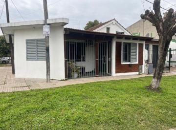 PH · 65m² · 4 Ambientes · 1 Cochera · Casa en Venta La Plata PH Frente 2 Dorm.