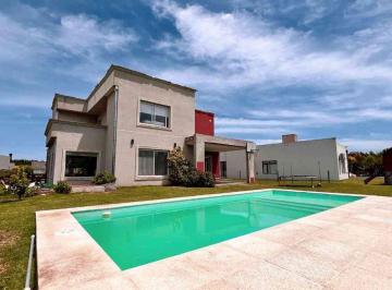 Casa · 198m² · 5 Ambientes · 1 Cochera · Venta Casa 5 Amb Tierra del Mar Piscina Lote 613 m²