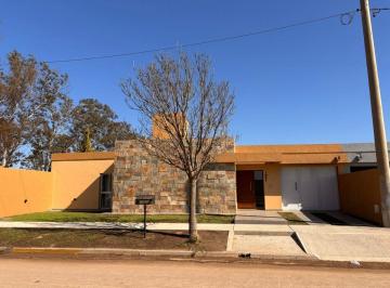 Casa · 121m² · 4 Ambientes · 1 Cochera · Venta Casa a Estrenar Palmares 3
