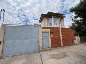 Casa · 206m² · 5 Ambientes · 2 Cocheras · Casa + Depto Dúplex Nuevo con Renta. barrio Parque