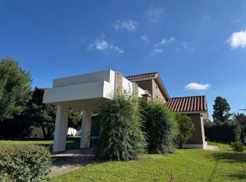 Casa · 141m² · 4 Ambientes · 1 Cochera · Venta Casa Carlos Paz Sobre Rio