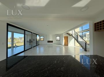 Casa · 890m² · 6 Ambientes · 3 Cocheras · Casa con Vista Al Lago en El Naudir Escobar